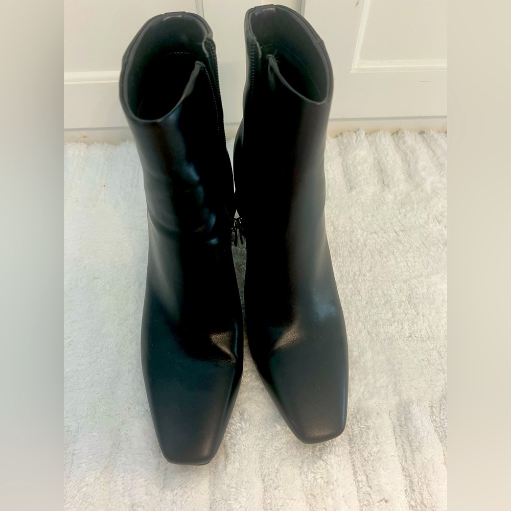 Nine West size 8 black boots